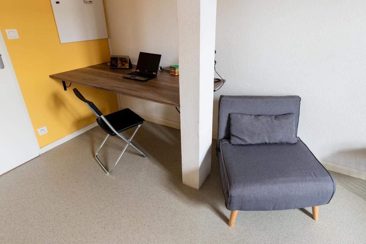 Studio Centre Ville Avec Parking Prive Cholet Eksteriør billede